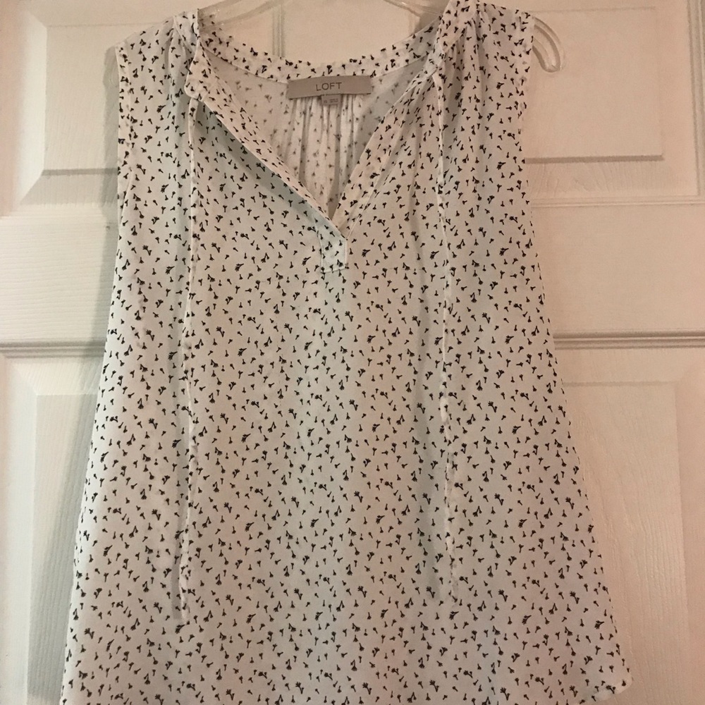 Sleeveless shirt